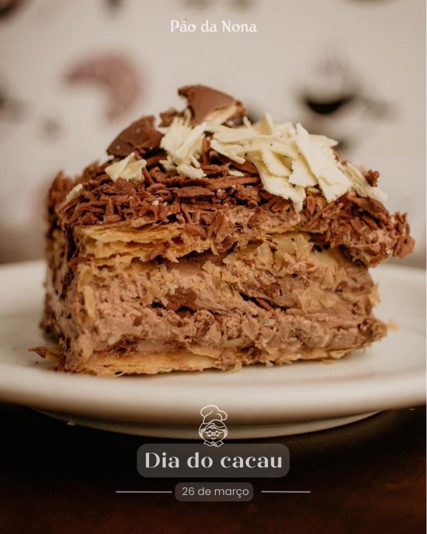 Fatia de torta de chocolate folhada